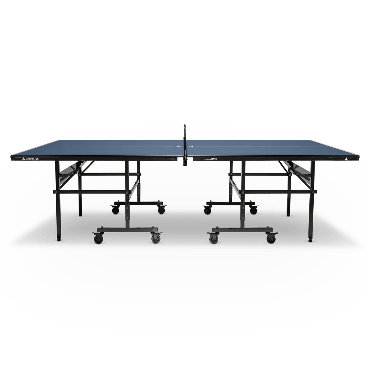 Blauer JOOLA Tischtennistisch mit schwarzem Metallgestell und Rollen, frontal aufgenommen.
