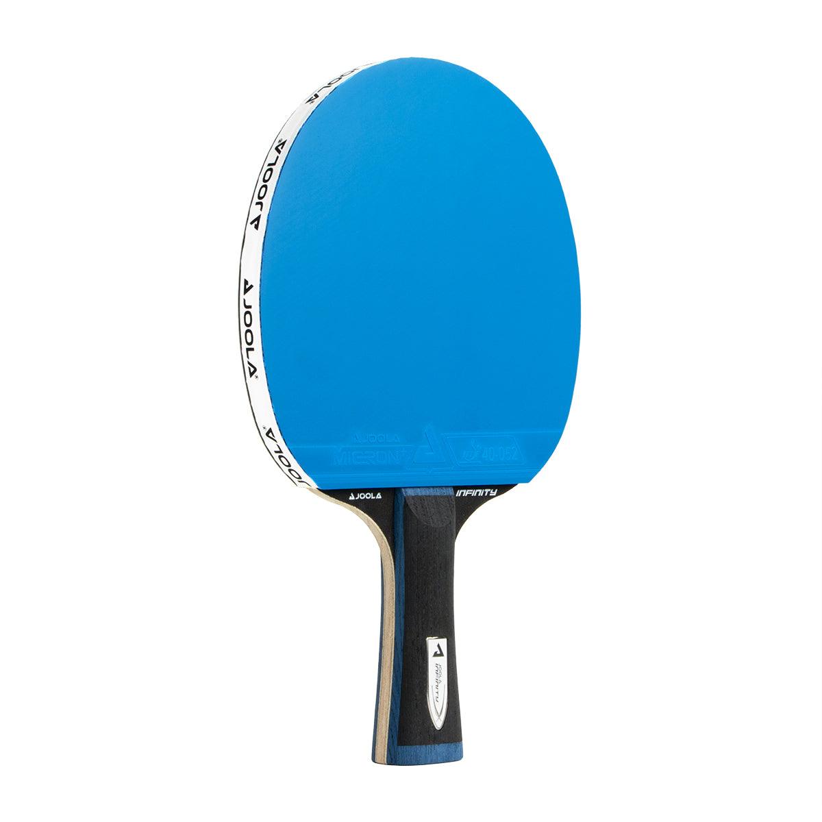 Tischtennisschläger mit blauem Belag und schwarzem Griff, Marke JOOLA.